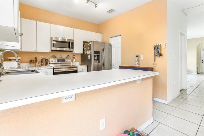 Building Photo - 14070 SW 50th Ct