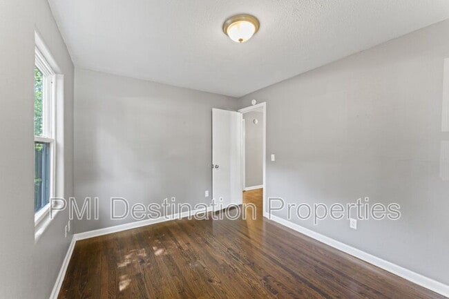 Building Photo - 1018 NE 44th Terrace