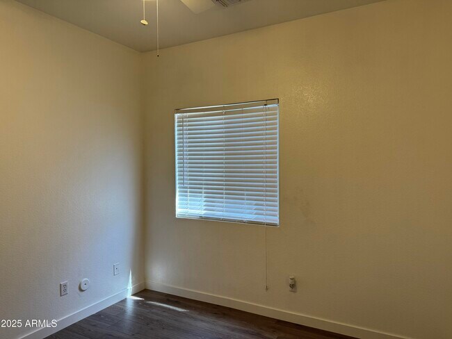 Building Photo - 2633 E Riviera Dr