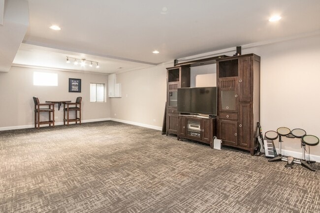 Building Photo - 840 N Northwest Hwy