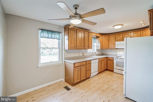 Building Photo - 127 Sutcliffe Ln