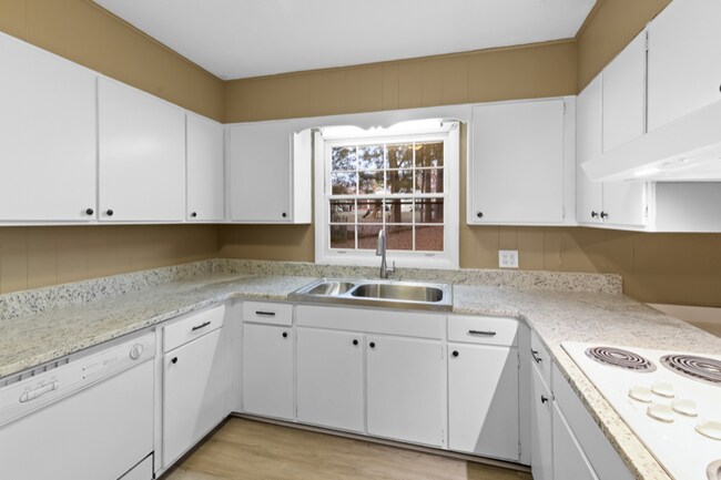 Building Photo - 311 Hillcrest Ct