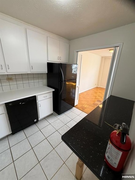 Building Photo - 39 E 39th St
