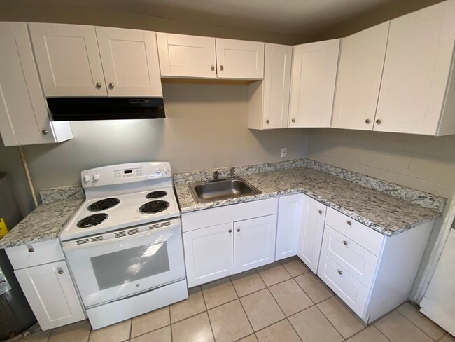 Building Photo - 1557 Van Dorn St