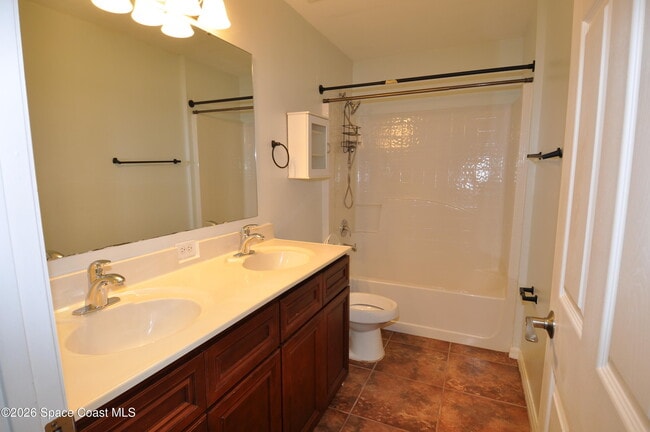 Building Photo - 1701 Sawgrass Dr SW