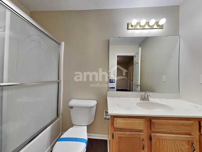 Building Photo - 557 Whispering Pines Pl