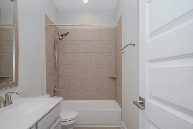 Building Photo - 10014 Granary Dr