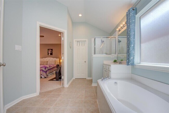 Building Photo - 15950 Cottage Ivy Cir