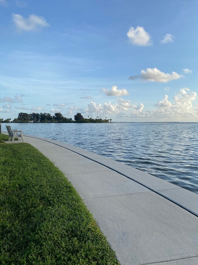 Building Photo - 610 Windrush Bay Dr