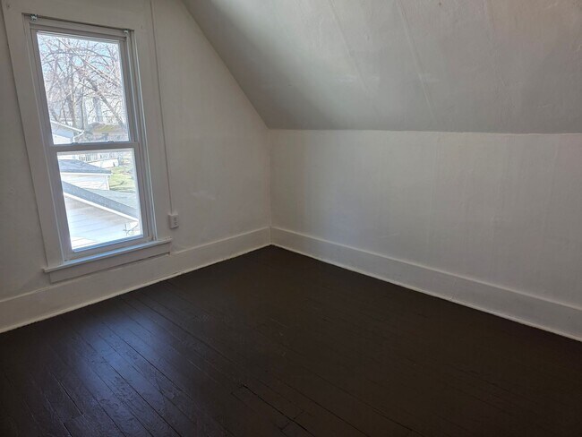 Building Photo - 204 N Fort Wayne Ave