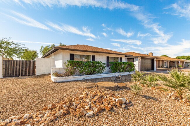 Building Photo - 1835 E Yale Dr