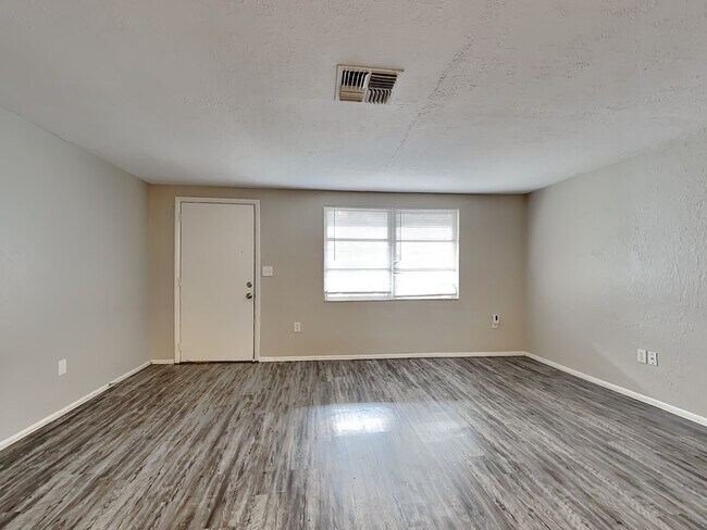 Building Photo - 7431 San Moritz Dr
