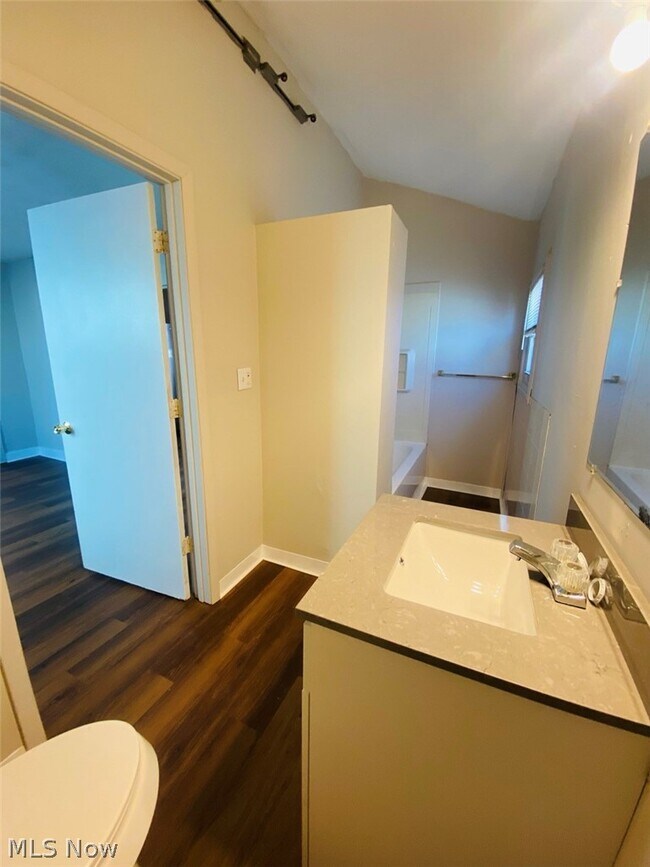 Building Photo - 748 Merton Ave