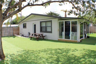 Building Photo - 3 bedroom in Hollywood FL 33021
