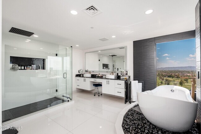 Building Photo - 1040 E Osborn Rd