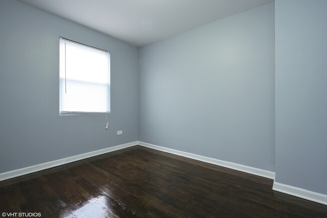 Building Photo - MUST SEE!!!