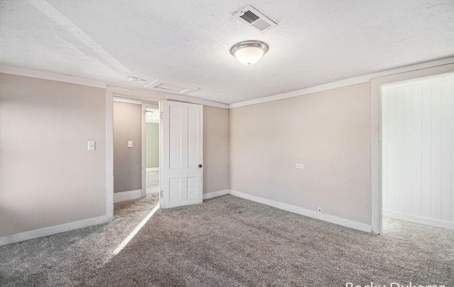 Building Photo - 778 Eleanor St NE