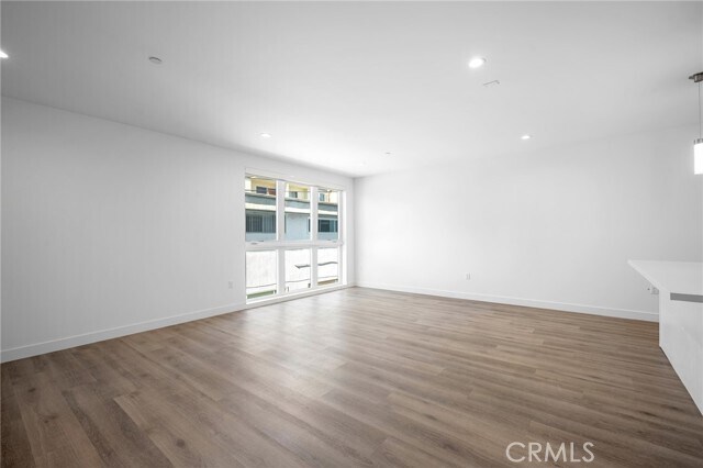 Building Photo - 10657 Moorpark St