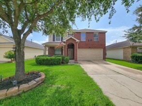 Building Photo - Comfort meets style in this home situated ...