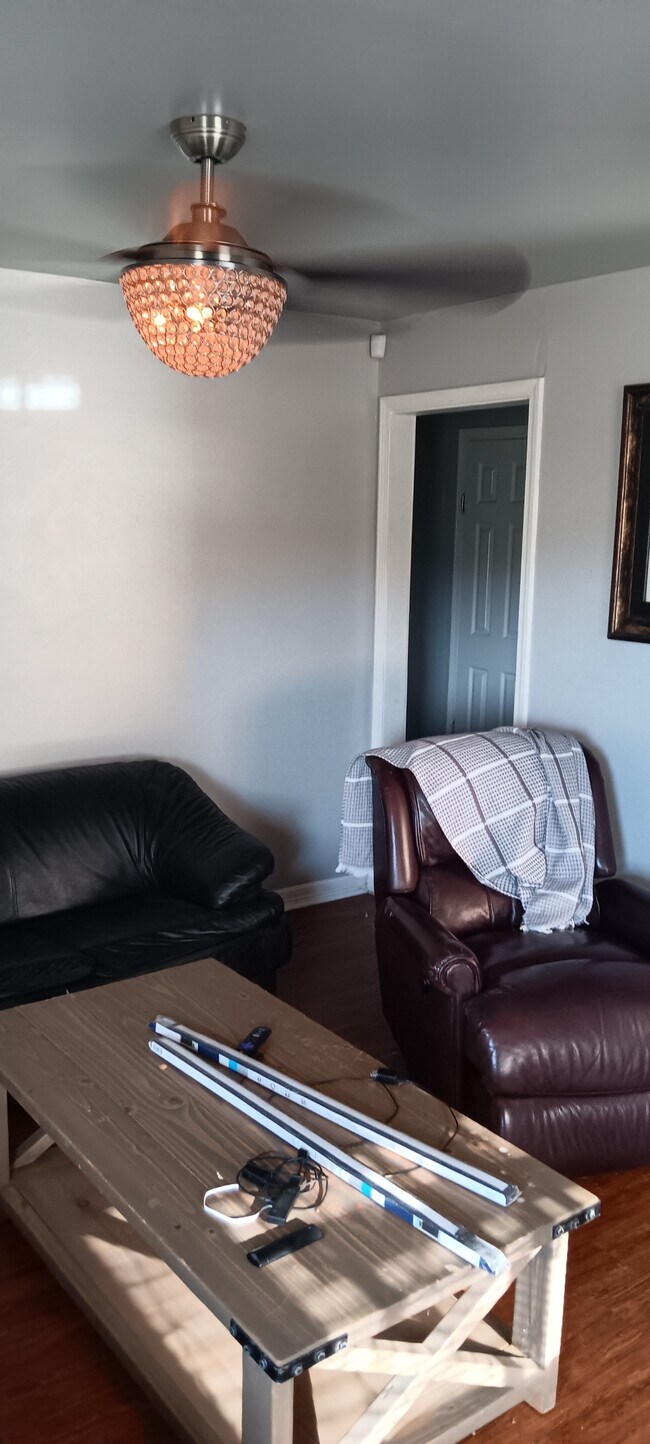 Building Photo - 548 E Woodrow St