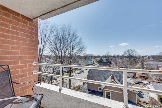 Building Photo - 205 Mineola Blvd