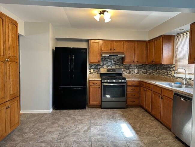 Building Photo - 3912 Brookridge Dr