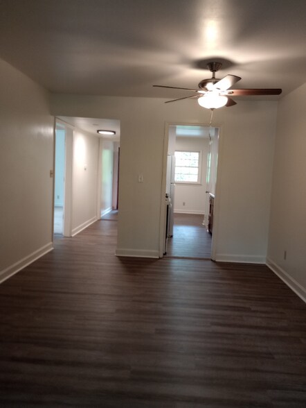 Building Photo - 2890 Carriage Dr