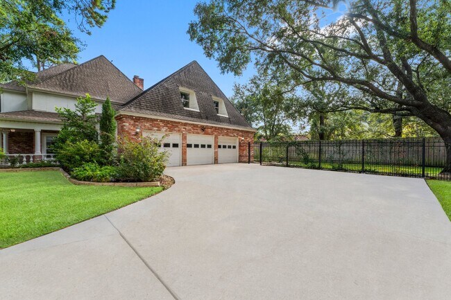 Building Photo - 8911 Tranquil Park Dr