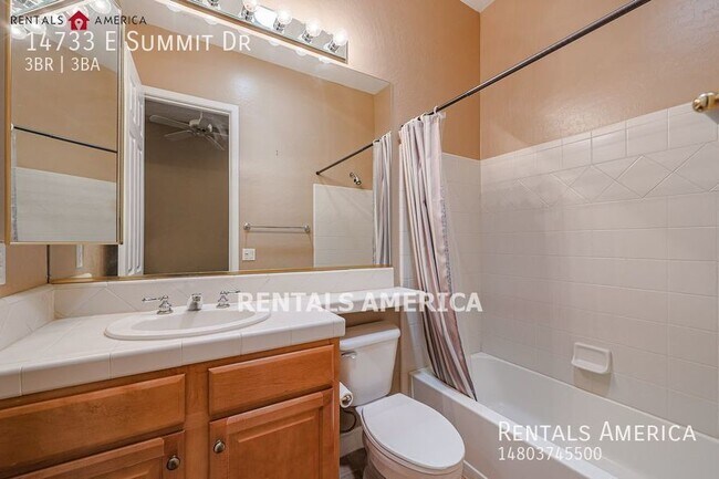 Building Photo - Beautiful 3-Bed/3-bath home in Fountain Hi...