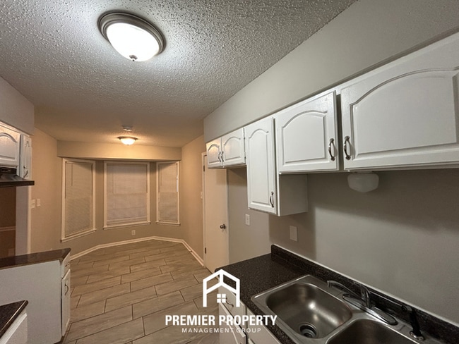 Building Photo - 8288 Cedarbrush Dr