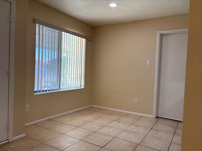 Building Photo - 9920 N 97th Dr