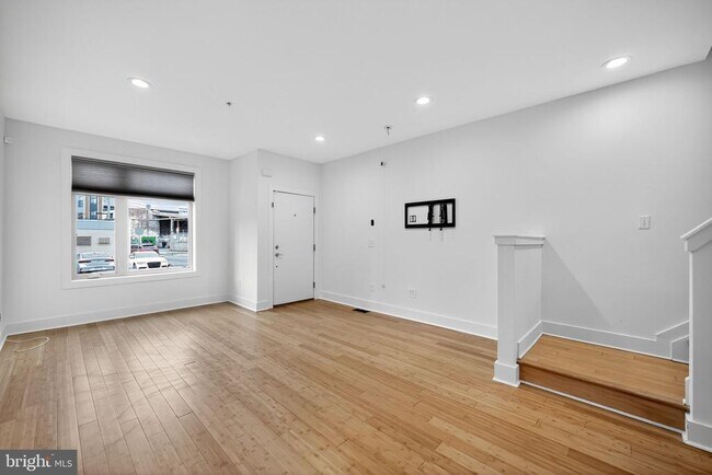 Building Photo - 2028 Trenton Ave