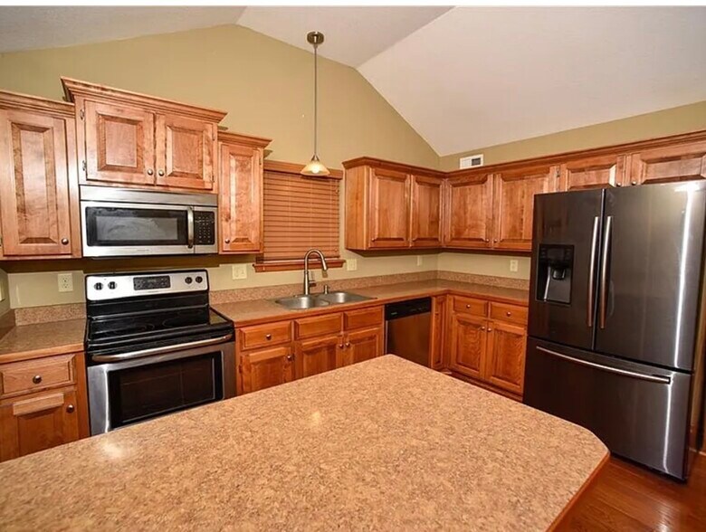 Primary Photo - 544 N Old Mill Rd