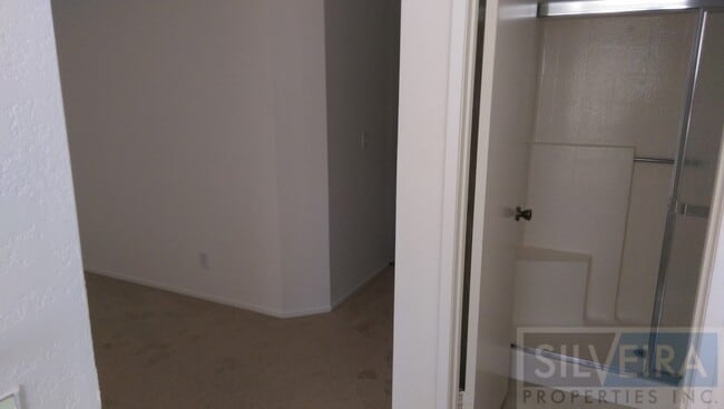 Building Photo - Captivating 3 bed 2 bath home in Santa Maria.