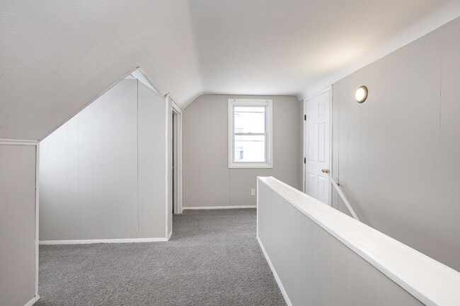 Building Photo - NEWLY RENOVATED! 3-BED, 1 BATH BEAUTIFUL  SINGLE- FAMILY HOME IN MAPLE HEIGHTS!