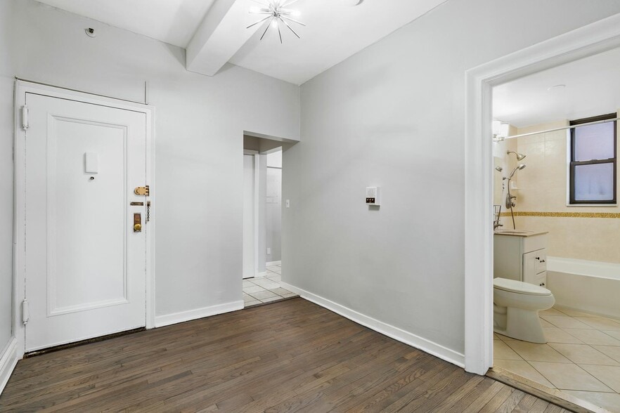 Primary Photo - 755 Anderson Ave