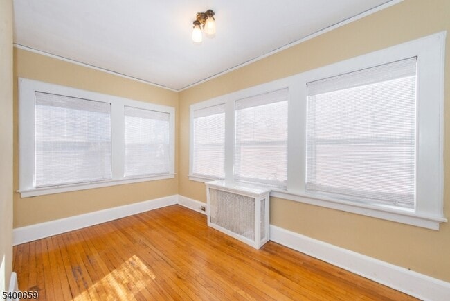 Building Photo - 422 Valley Rd