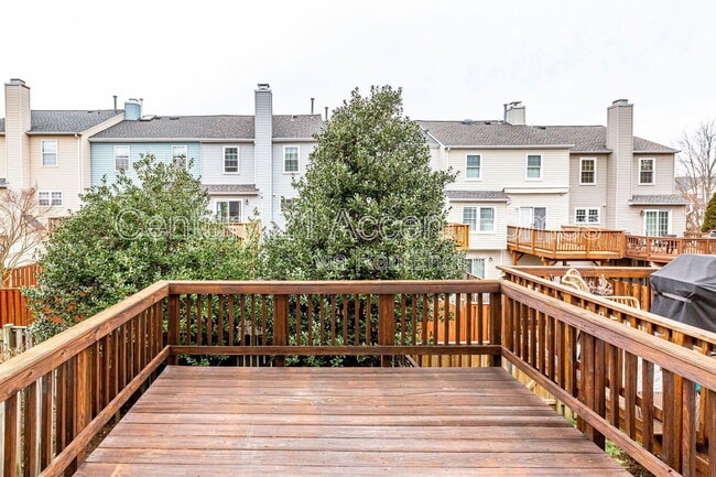 Building Photo - 6008 Keble Dr