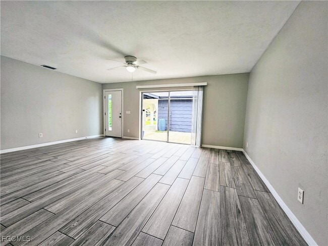 Building Photo - 523 SE 24th Ave