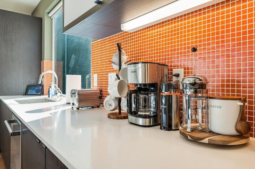 Building Photo - 2323 W Crockett St