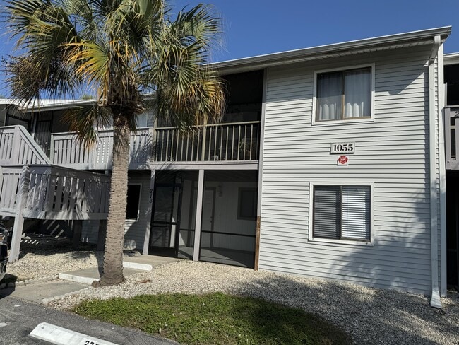 Primary Photo - 1055 Palm Ave