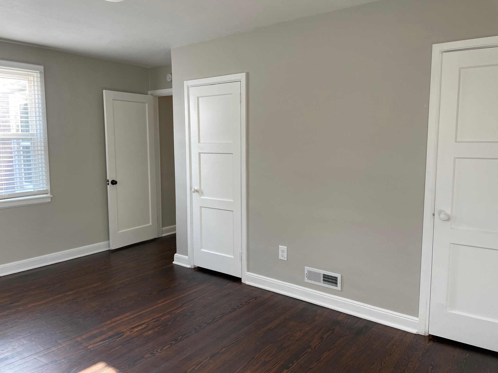 Building Photo - 306 E Washington St