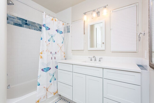 Building Photo - Single Story Craftsman in North Park