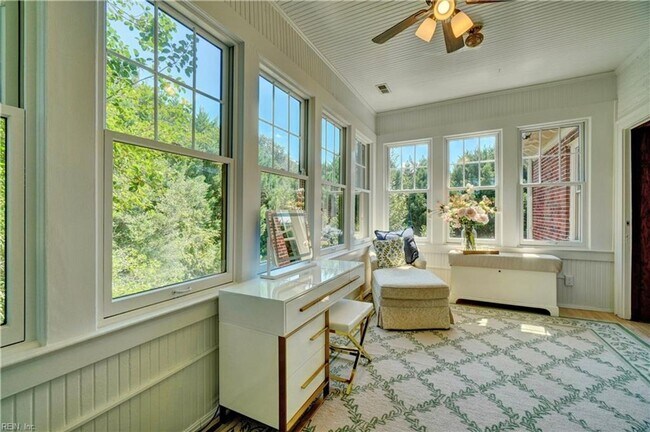 Building Photo - LARCHMONT