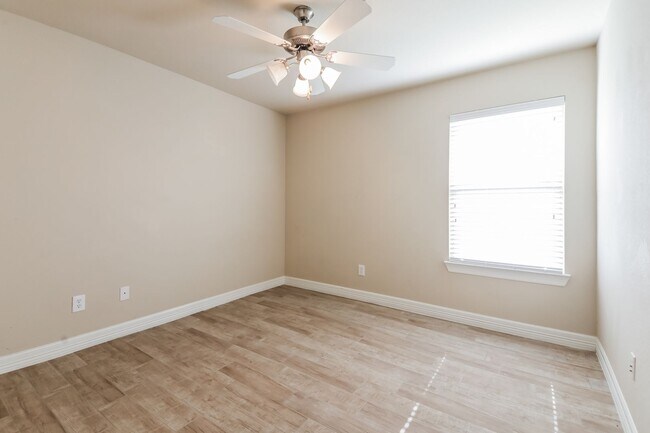 Building Photo - Recently Renovated 3 Bedroom Home for Rent in Little Elm | New Premium Flooring + Open Floor Plan