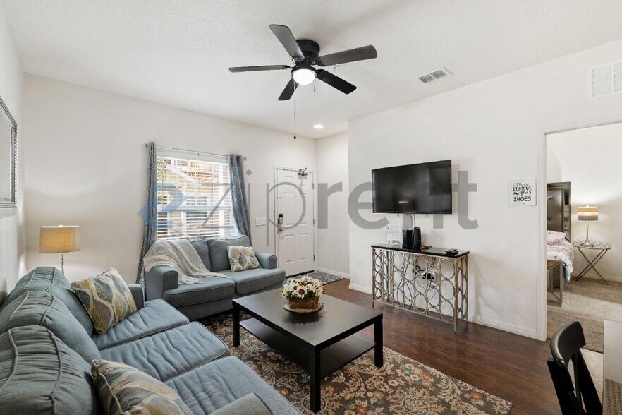 Building Photo - Unit 106