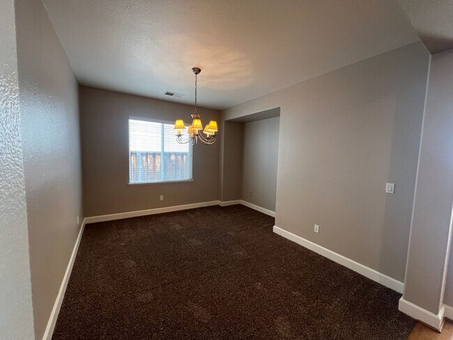 Building Photo - 4 bedroom home with 3 car garage in Patterson!