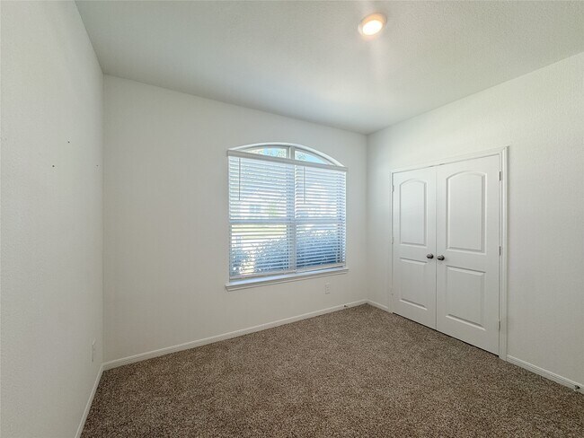 Building Photo - 519 Newcomb Holw Dr