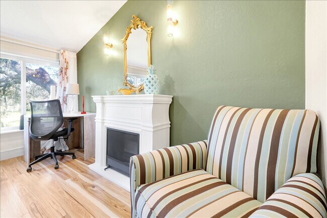 Building Photo - "ALL UTILITIES INCLUDED & Fully Furnished! Stunning 4-Bed, 3-Bath Townhome – Only $1,800/Month fo...