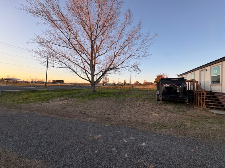 Building Photo - 471 Cheyne Rd